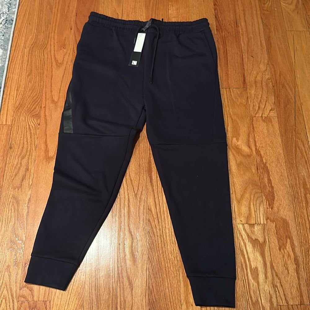 Brand new Men Contour Men’s Sweatpants with 3 side Pockets.Size XL.Navy color
